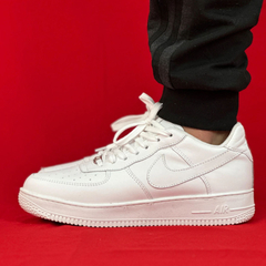 NIKE AIR FORCE 1 BRANCO COURO LISO COM FERRINHO