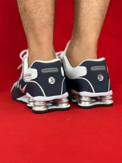 NIKE SHOX NZ 4 MOLAS BRANZO AZUL MARINHO NACIONAL na internet