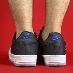 NIKE AIR FORCE 1 PRETO BRANCO MINI LOGO AZUL NACIONAL S na internet