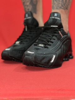 NIKE SHOX R4 TODO PRETO - comprar online