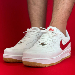 NIKE AIR FORCE 1 BRANCO VERMELHO SOLA MARROM NACIONAL - comprar online