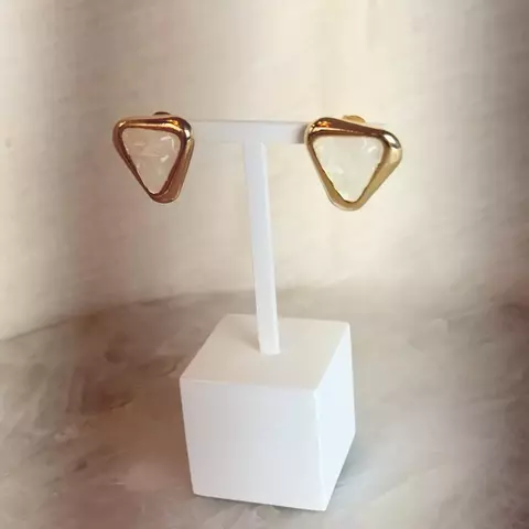 Brinco Triangular Selenita Fragmento