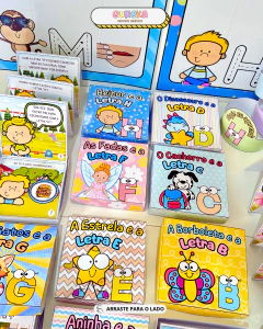 Imagem do Combo Super Kits Histórias na Caixa e Cartazes Letras do Alfabeto