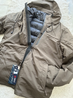 campera dos en una HOMBRE en internet