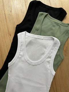 MUSCULOSA BASICA ZENDAYA - comprar online