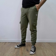 PANTALON CARGO RUSTICO CON PUÑO en internet