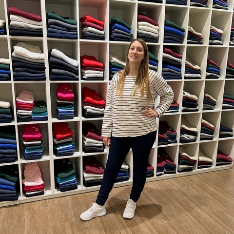 JOGGER CON PUÑOS Y BOLSILLOS CON CIERRES - comprar online