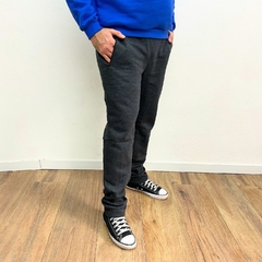 PANTALON DE FRISA RECTO Y BOLSILLO CON CIERRE - comprar online