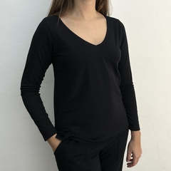 REMERA ESCOTE V M/L JERSEY ELASTIZADO - comprar online