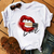 T-shirt gráfica com nuances suaves no pescoço, perfeita para quem aprecia arte e moda. - comprar online
