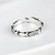 Silver Waves: Este anel elegante é adornado com pequenos peixes prateados - loja online