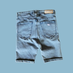 BERMUDA LEW YES CELESTE CON ROTURAS T 40 - comprar online