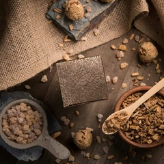 Bombinha de Defumação Premium Olíbano e Palo Santo - Sagrada Madre