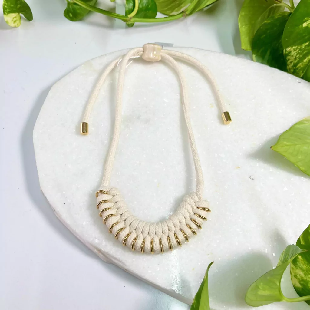 Colar Espinha de Peixe Cru - Argolinhas douradas