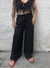 Calça pantalona básica preta na internet