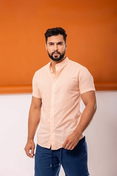 Camisa Social Masculina Gola Padre na Cor Laranja Claro
