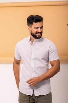 Camisa Social Masculina Gola Padre na Cor Cinza Claro
