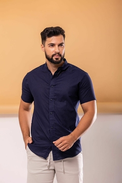 Camisa Social Masculina Gola Padre na Cor Azul Marinho