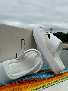 CHINELO FLATFORM MAUÍ BRANCO