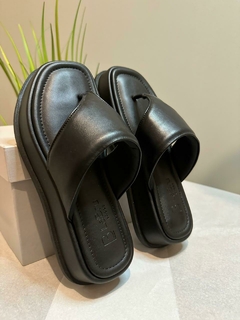 CHINELO FLATFORM MAUÍ PRETO - comprar online