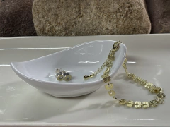 Pulsera rectángulos perforados.