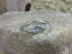 Anillo solitarios, cristales enlazados.