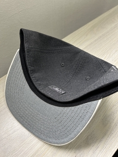 gorra cerrada premium en internet