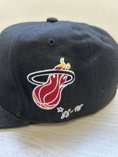 gorra cerrada heat - comprar online