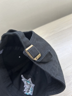Gorra curva en internet