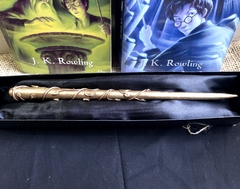 Varinha Hermione 26cm dourada com caixa - loja online