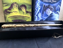 Varinha Hermione 26cm dourada com caixa - A.R.O. Itens Mágicos