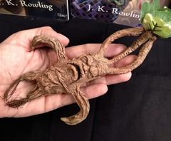 Mandrágora decorativa artesanal Harry Potter na internet