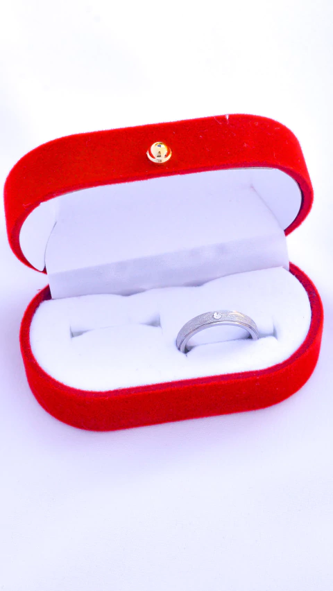 Aliança Prateada Feminina Onda Cristal 4mm - comprar online