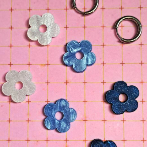 Brinco Flor de Pérola - kit com 3 flores - comprar online
