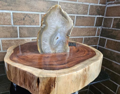 Lampara con Cuarzo de agata y madera Tzalam con puertos USB en internet