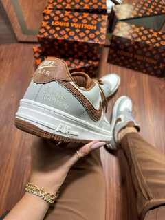 Imagem do tênis Nike Air force Lv marrom
