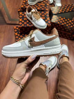 tênis Nike Air force Lv marrom na internet