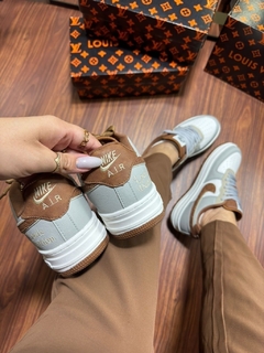 tênis Nike Air force Lv marrom