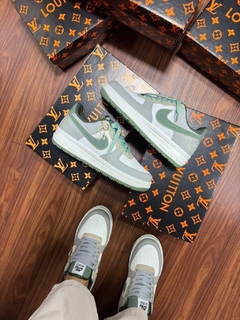tênis Nike Air force LV verde na internet