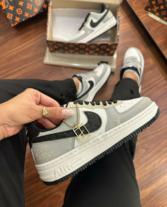 tênis Nike Air force Lv preto na internet