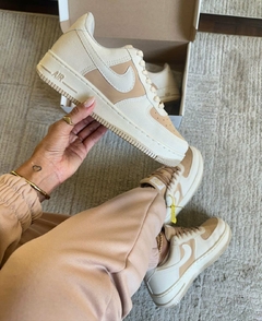 Tênis Nike air force nude