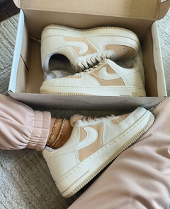 Tênis Nike air force nude na internet