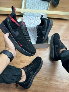 Tênis Nike Air Force black na internet