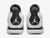 Air Jordan 4 "Retro Military Black" na internet