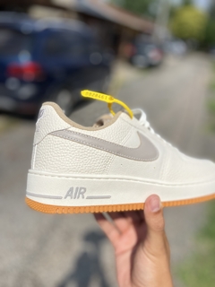 NIKE PREMIUM CREMITA SUELA NARANJA - comprar online