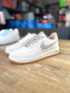 NIKE PREMIUM CREMITA SUELA NARANJA