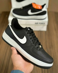NIKE PREMIUM NEGRAS