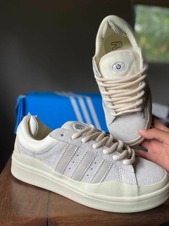 CAMPUS X BAD BUNNY BEIGE - comprar online