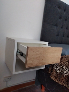 Mesa de luz flotante "cubo" - comprar online