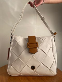 Cartera Lima con relieve - Lo necesito en mi outfit